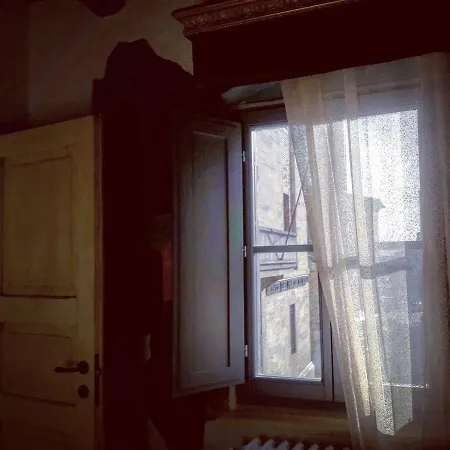 In Centro 招待所 古比奥